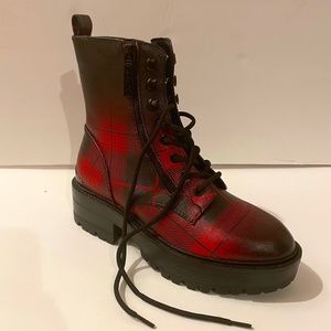 Guess boots